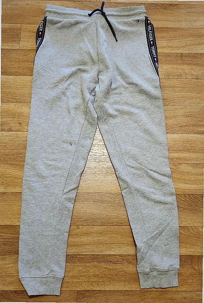 Jogginghose Gr. M 38 Tommy Hilfiger Kinder Damen Herren Freizeit grau getragen
