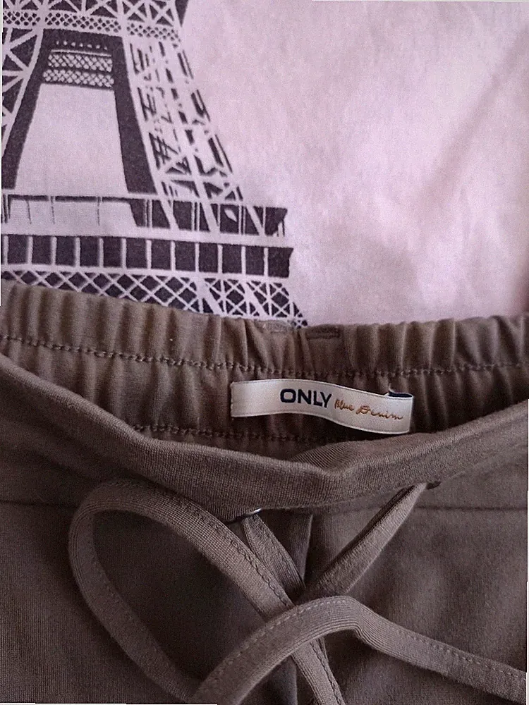 Jogginghose, Joggpants Khaki von Only 1xgetragen zu groß Gr. 42