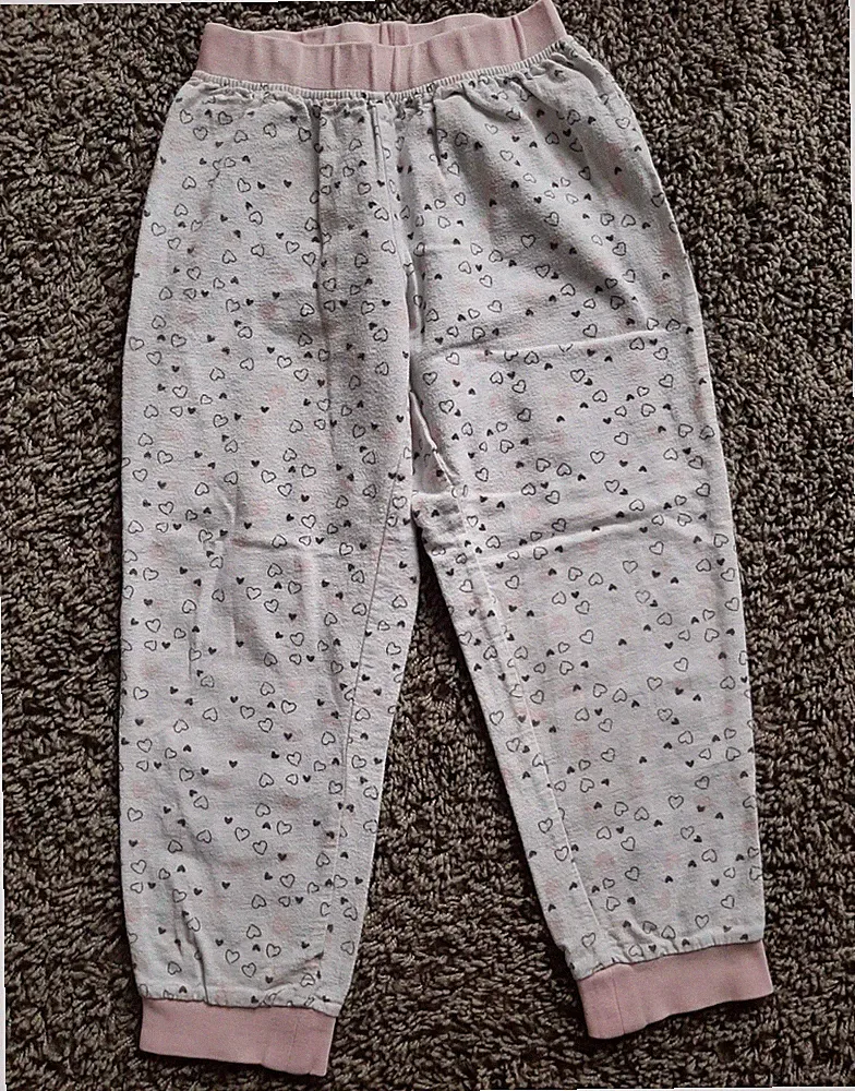 Jogginghose, Schlafhose lang 110/116, Herzen. 100% Baumwolle.