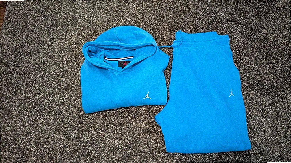 Jordan Herren Hoodie und Jogginghose Hellblau jeweils Größe 2XL
