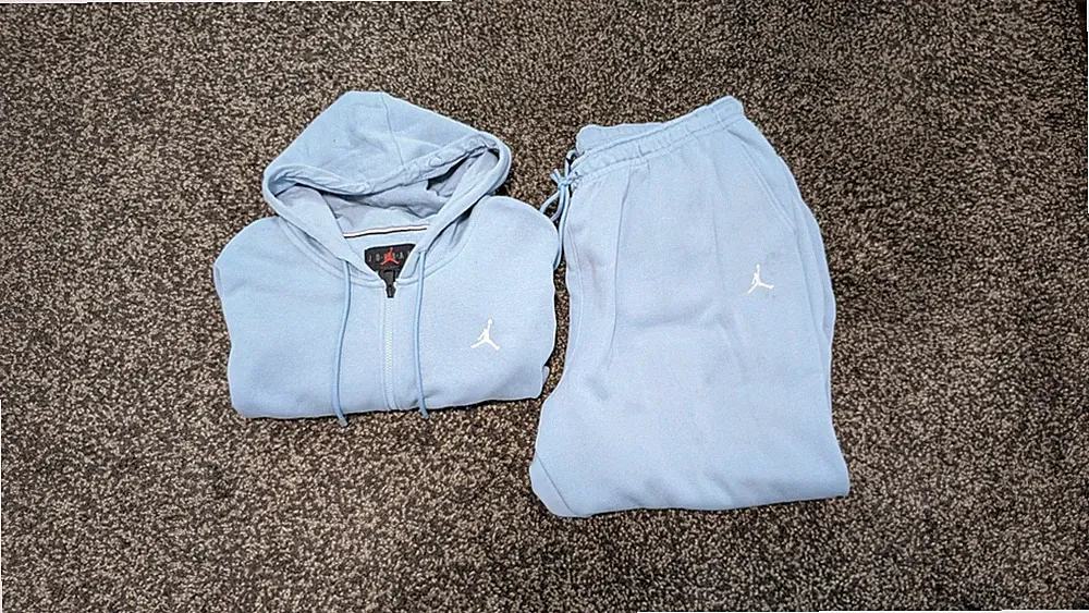 Jordan Herren Kapuzenjacke und Jogginghose Größe 3XL Hellblau