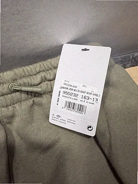 Jordan Jungen Jogginghose olivgrün Gr. 163-1N elastischer Bund Zugband