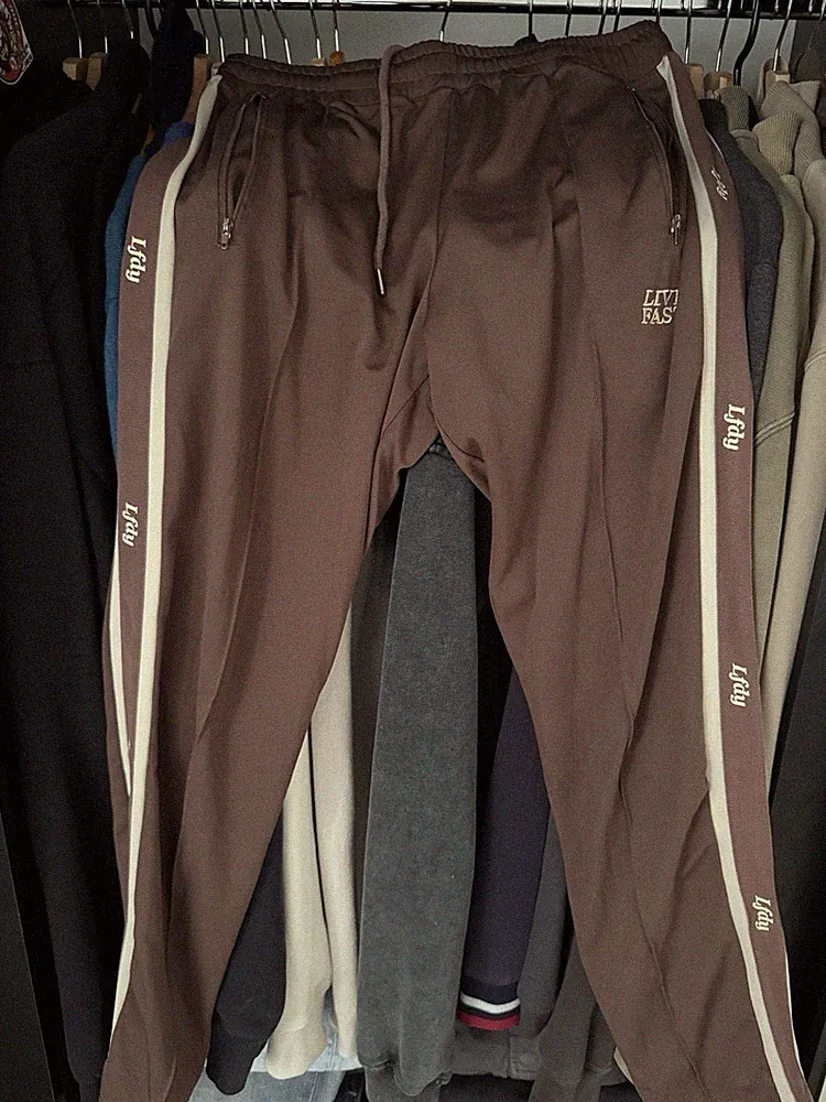 LDFY Jogginghose in Braun mit Print an der Seite