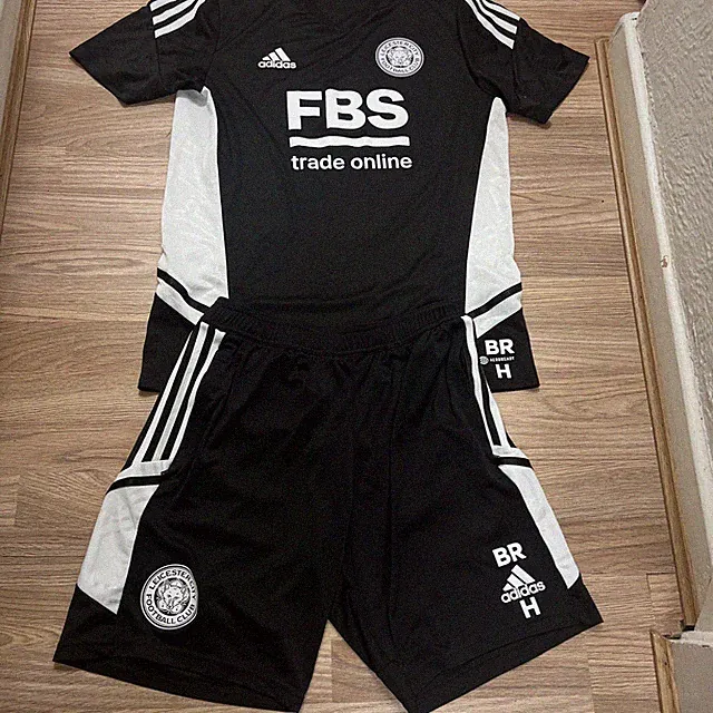 Leicester City Hose Herren schwarz Jogginghose Bein Slim Fit und Sweatshirt Adidas