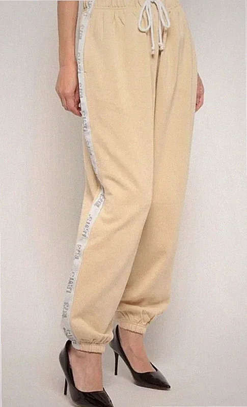 Levi's Damen Jogginghose Sweatpants Graphic Laundry Sport Hose, Beige, M