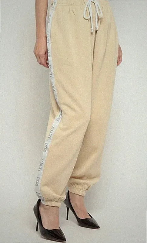 Levi's Damen Jogginghose Sweatpants Graphic Laundry Sport Hose, Beige, M