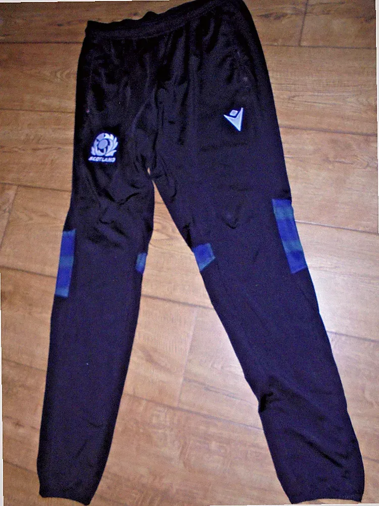 Macron Scottish Rugby Training Jogginghose - schwarz - Tartan Einsätze, Large, Slim Leg