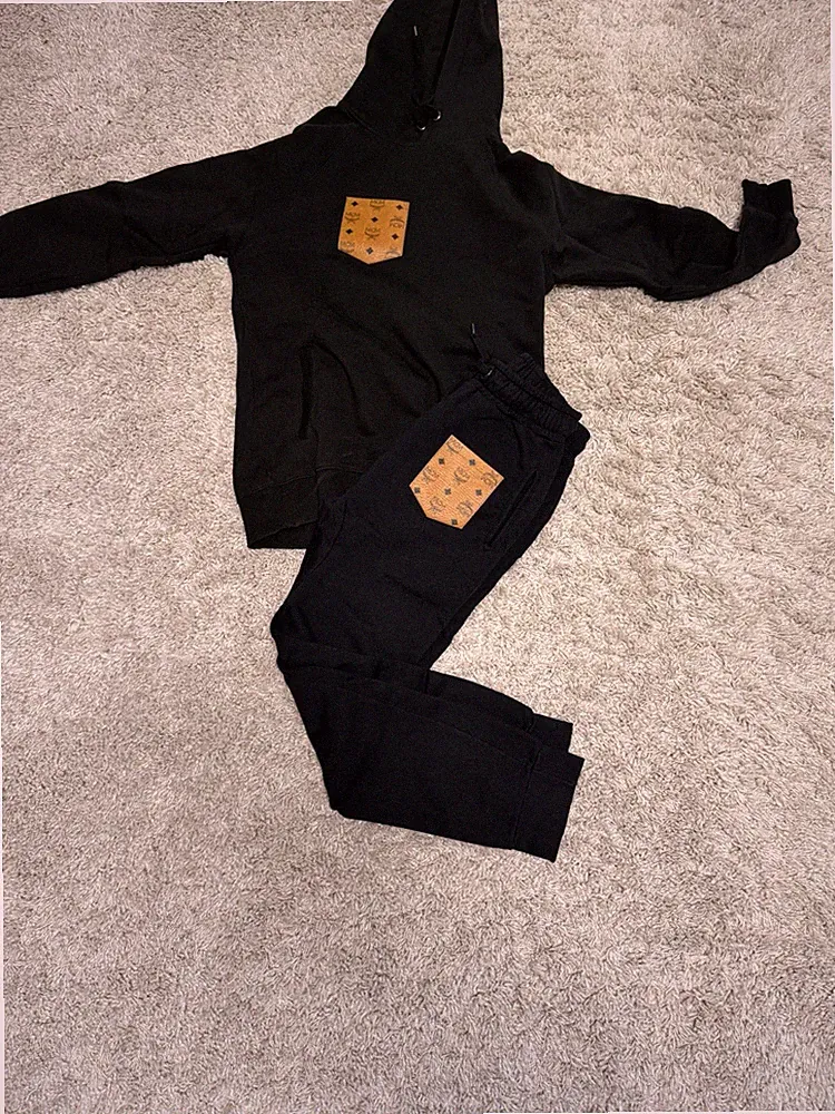 MCM Herren Trainingsanzug 2-tlg tracksuit Fleece Logo Schwarz XL (wie Größe M)