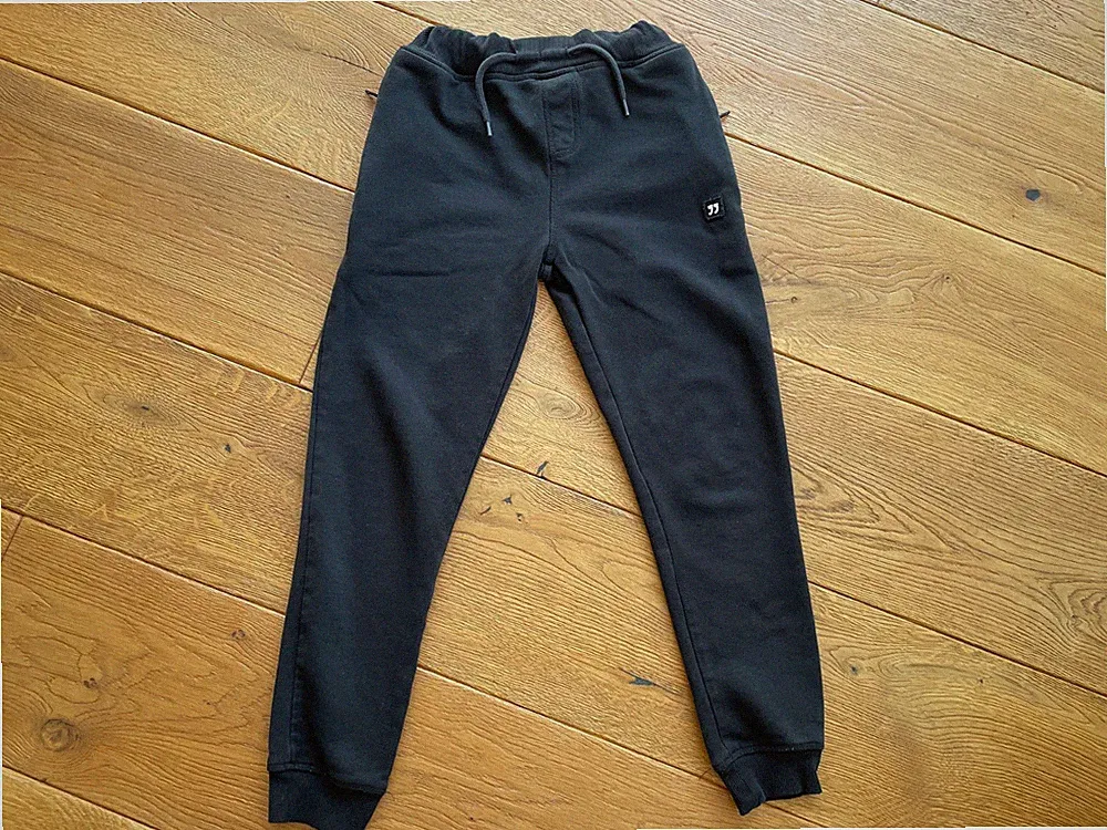 Name IT: Jogginghose schwarz – Gr. 140