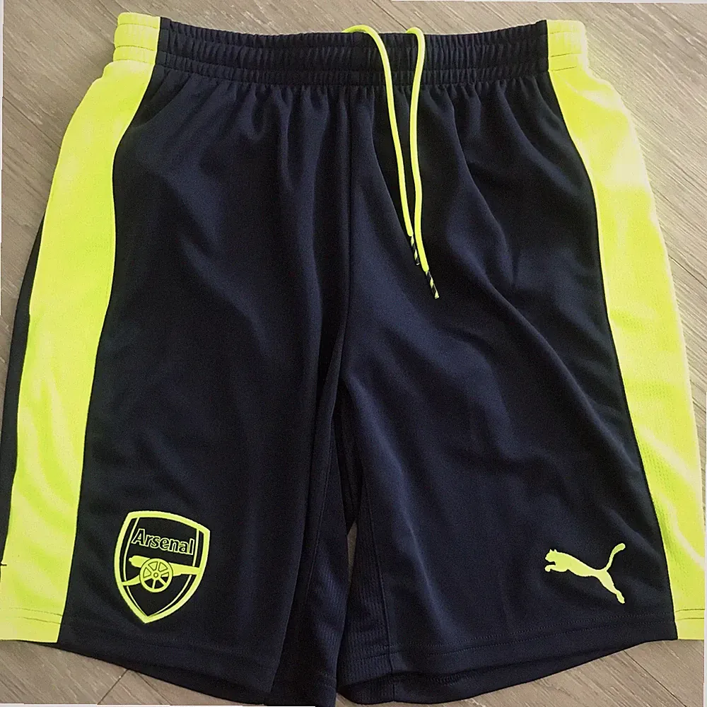NEU Puma Herren AFC Arsenal Fussball Trainingshose Jogginghose Shorts S L