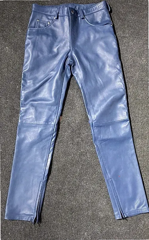 Neue blaue Herren-Lederjogginghose. Echtes weiches Lammleder Biker Jeans Hose.