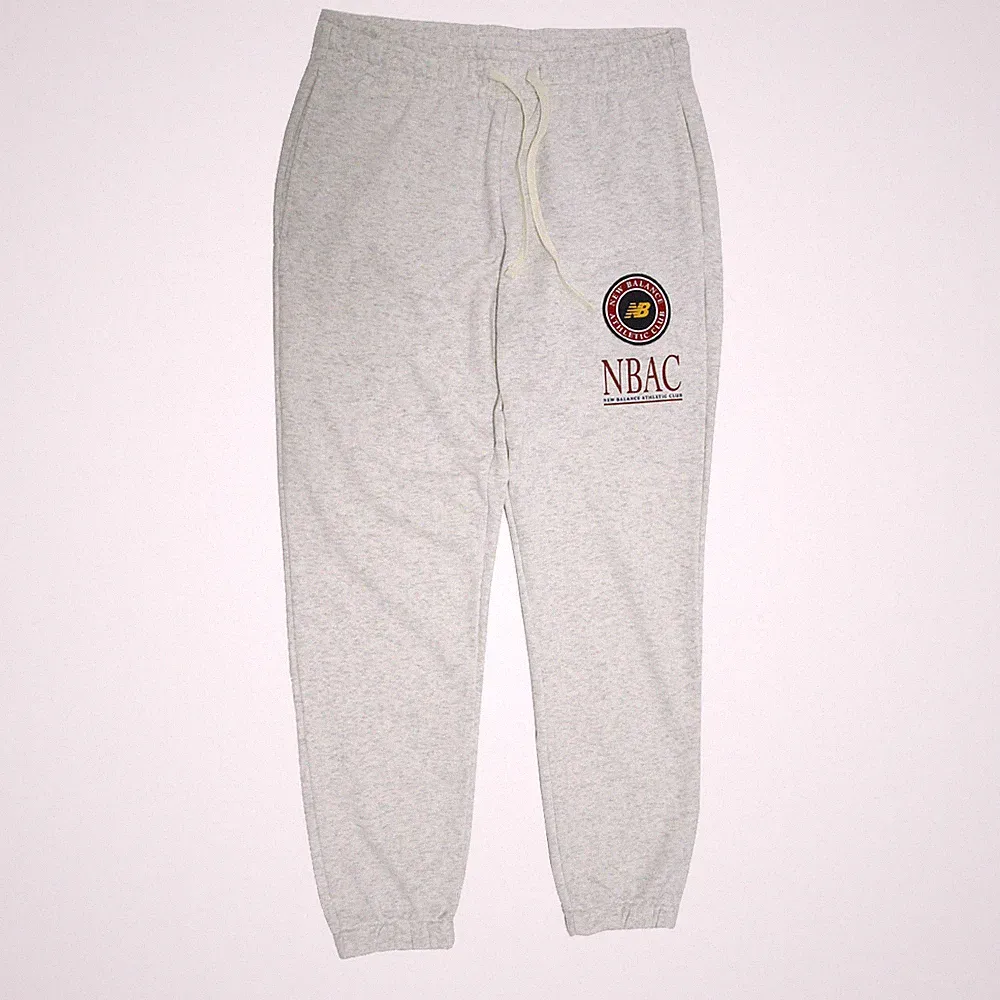 New Balance NB Essentials Athletic Club Sweatpant Herren Sea Salt Jogginghose