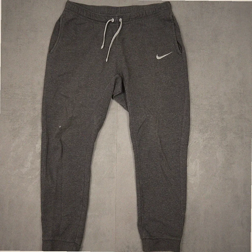 Nike Club Fleece Jogginghose Herren S Grau Swoosh Tapered Sportwear