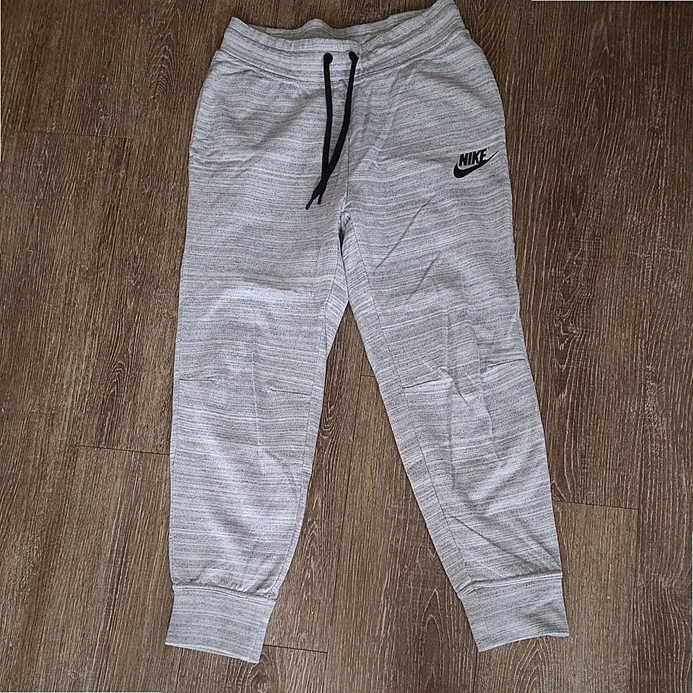 Nike Damen Jogginghose Gr S ,Grau, Tunnelzug, seitliche Taschen
