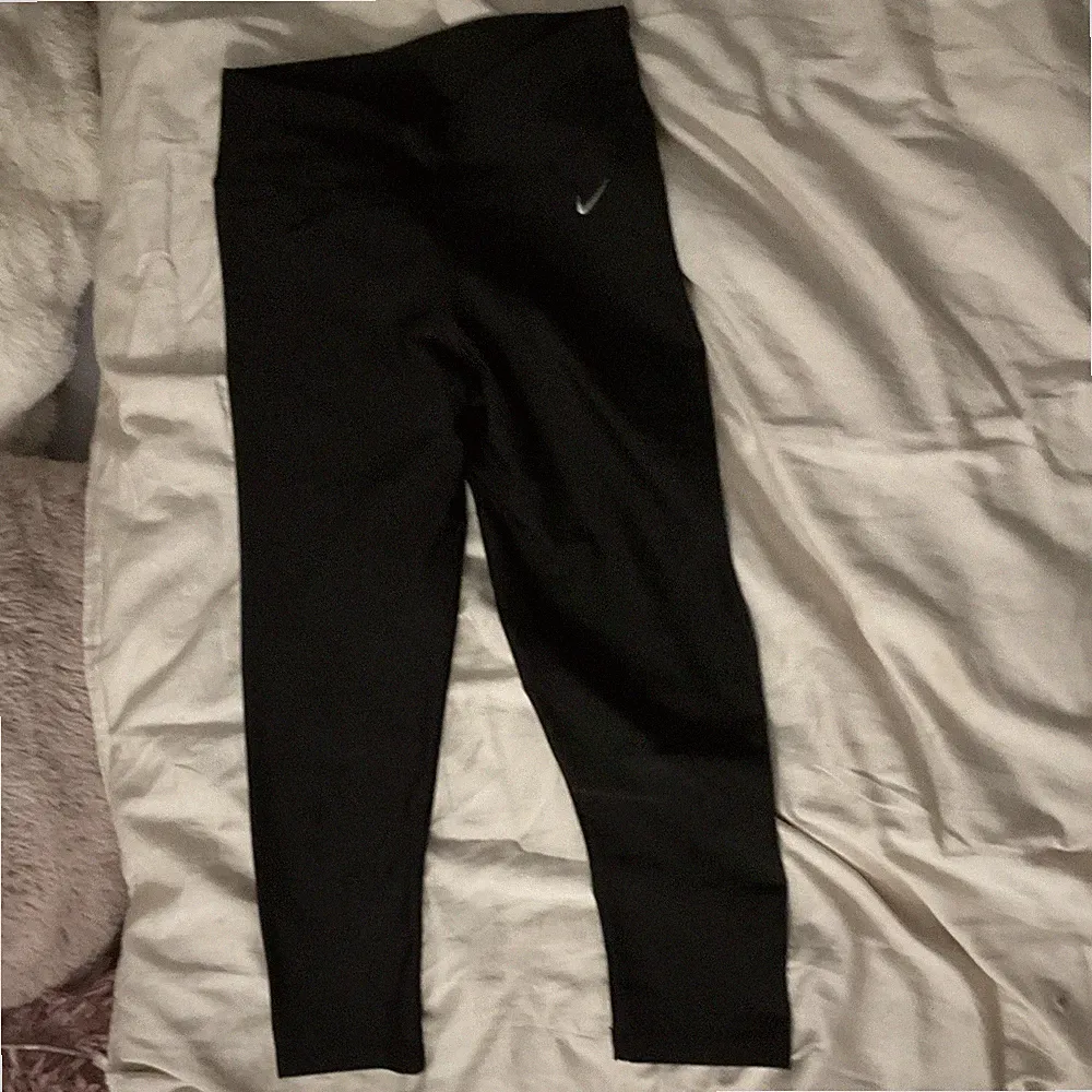 Nike Dreiviertel Leggings Damen, Größe M
