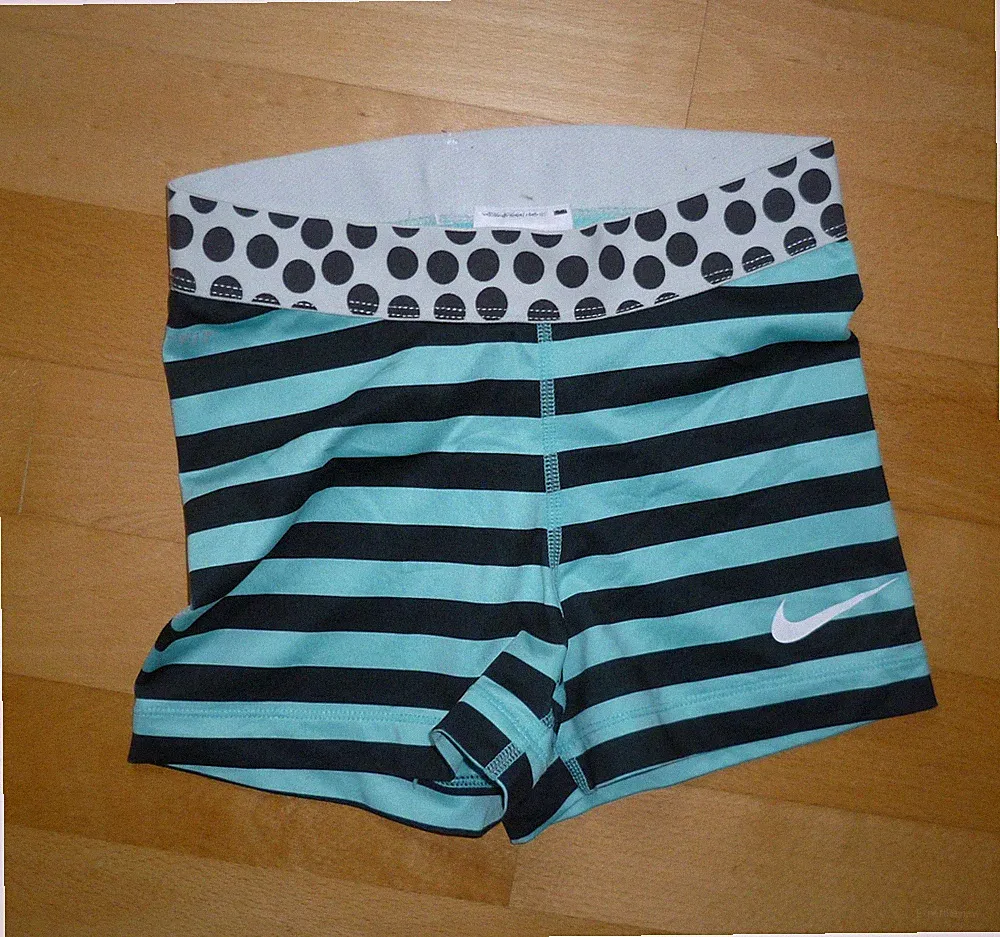 Nike Dri Fit Leggings kurze Shorts tights Gr XS 152 Hose jogging Fitness Sport R