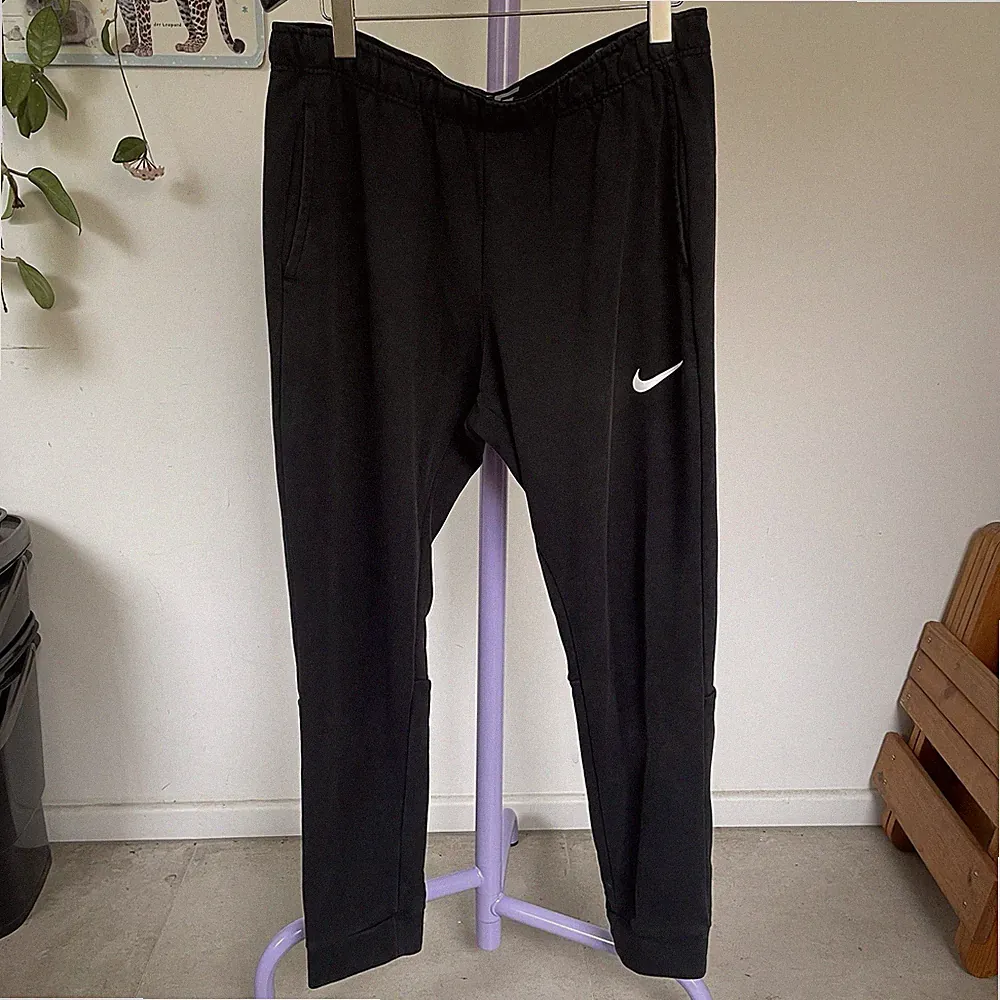 Nike Dri-Fit Sporthose Jogginghose Trainingshose Schwarz Gr. XL BW: 44 SL: 71