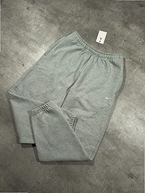 Nike Fleece Jogger mit Solo Swoosh in grau M