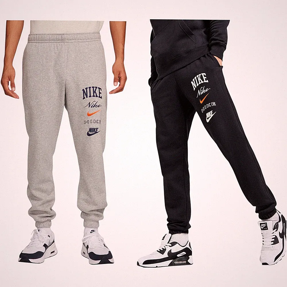 NIKE FN2644 Herren Fleece Jogginghose Varsity Stacked bequem Freizeit Baumwolle