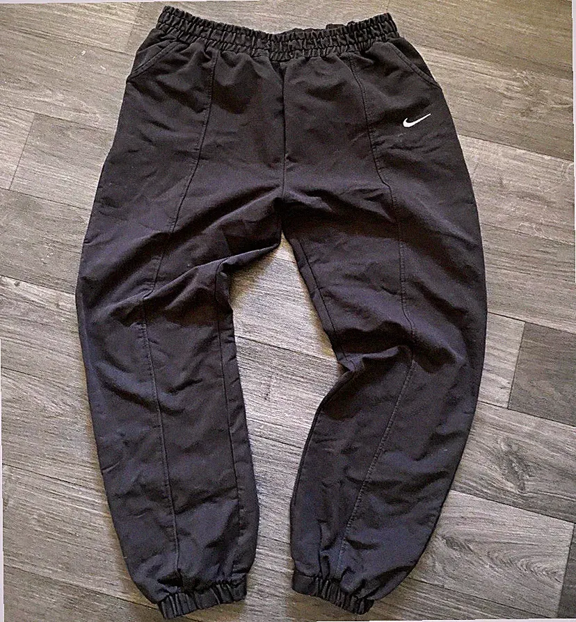 Nike Herren Jogger Hose Schwarz Gr. S Baumwolle elastischer Bund Swoosh Logo