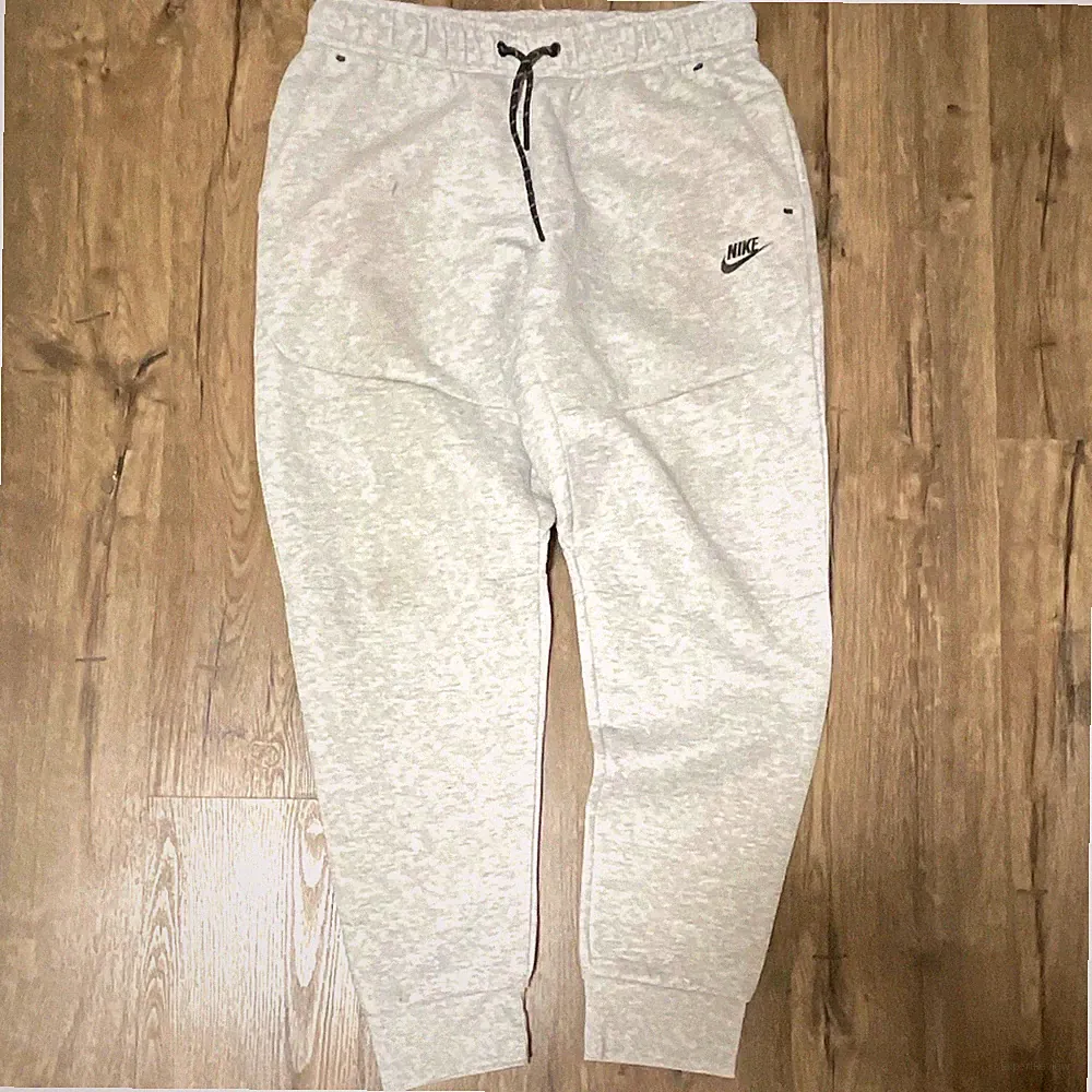 Nike Herren Jogginghose Grau M Baumwolle Fleece elastischer Bund Taschen tapered