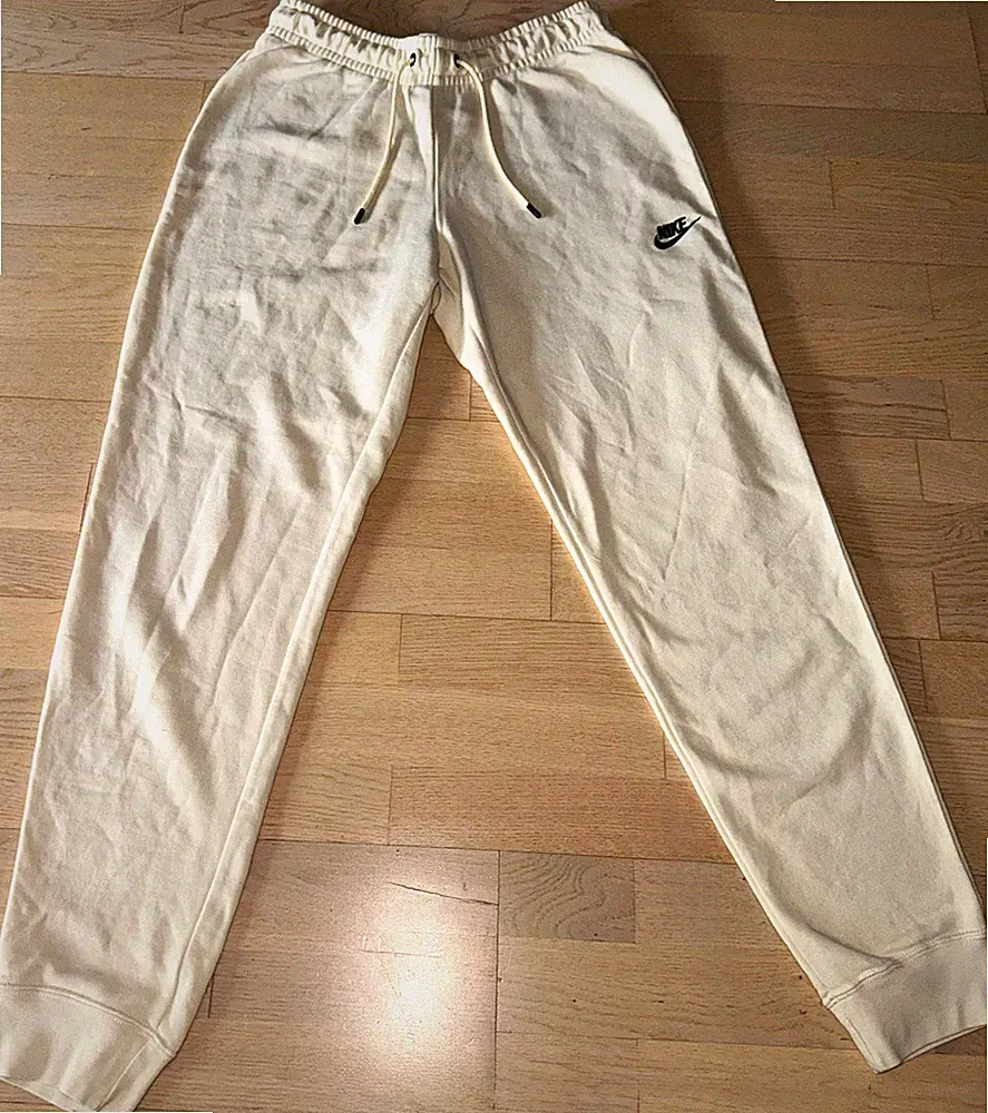 Nike Herren Jogginghose Weiß Gr. M Baumwolle elastischer Bund Zugband tapered
