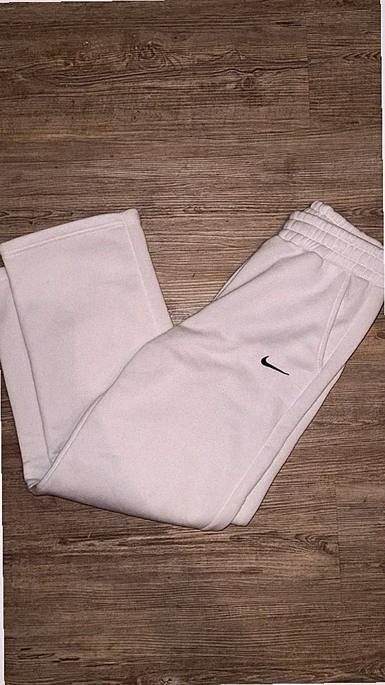 Nike Herren Jogginghose Weiß Gr. M für Sport & Freizeit, elastischer Bund