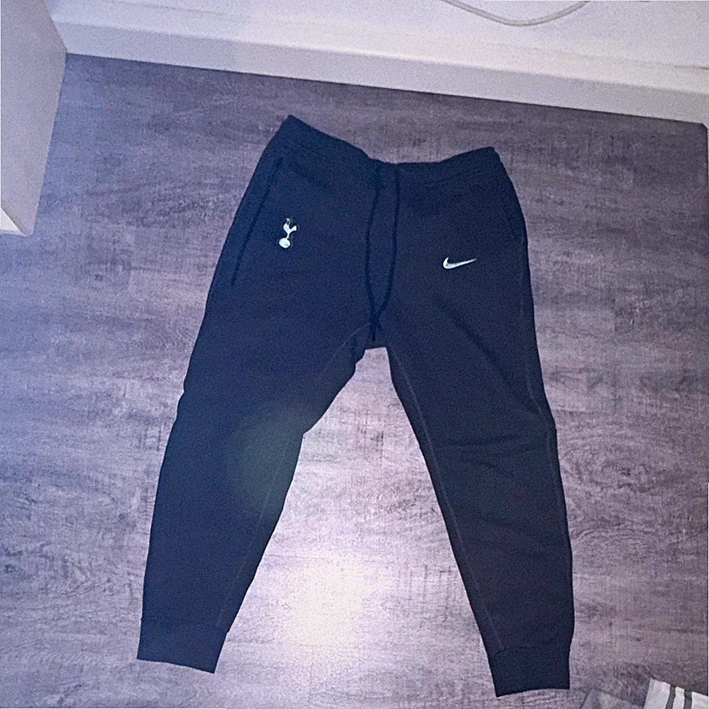 Nike Herren Jogginghose XL Schwarz Fußball Tapered Zugband elastisch Taschen