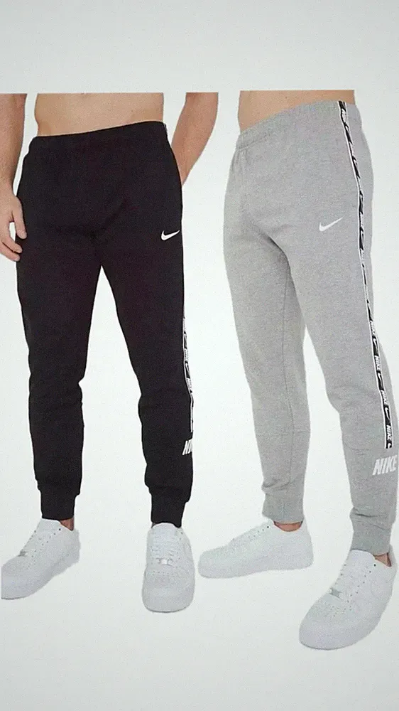 Nike Herren Repeat Tape Jogginghose Hose Sport Activewear Fleece Trainingshose