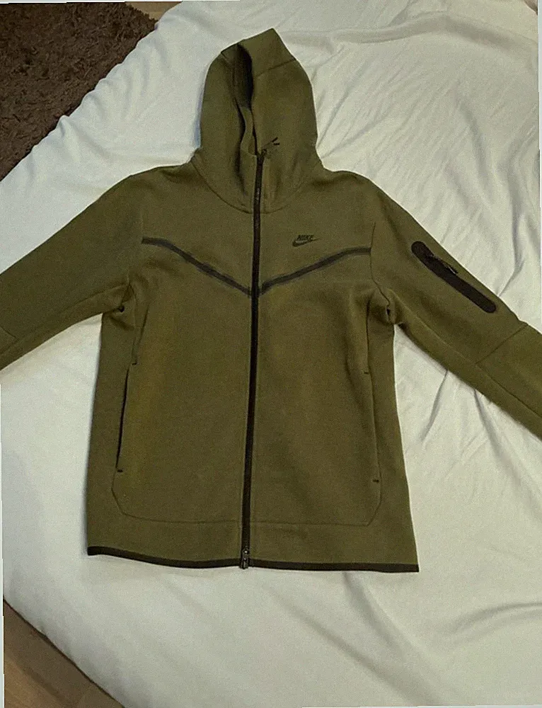 Nike Herren Trainingsanzug 2-teilig Grün Gr. M Kapuze Zip Jacke & Hose