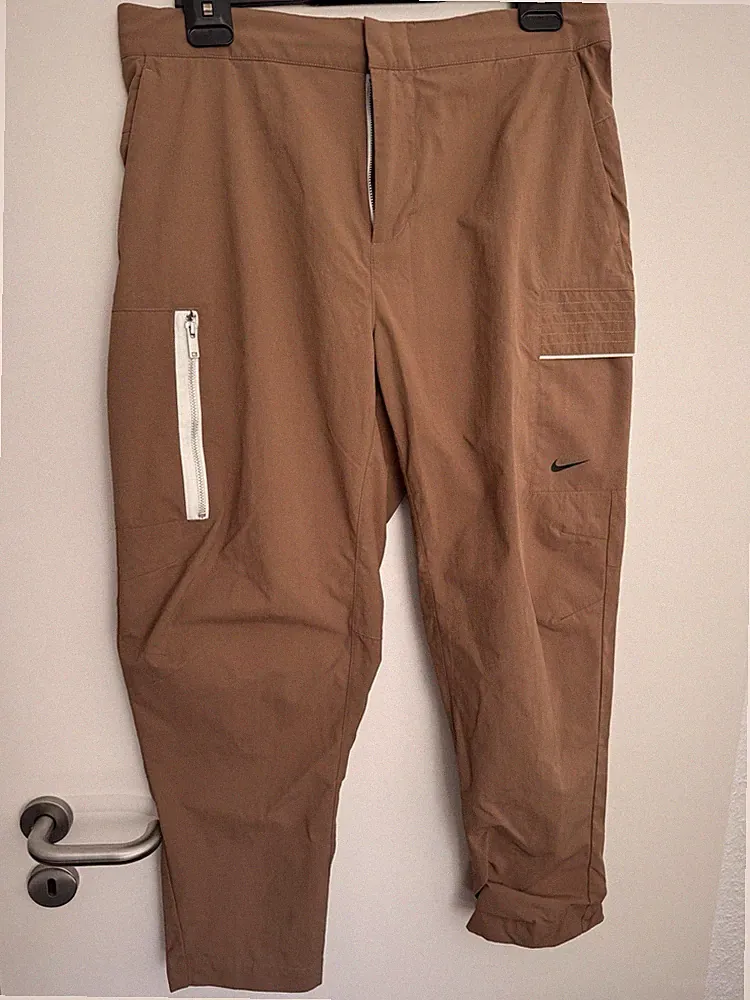 Nike Hose – Braun – Standard Fit – Neu mit Etikett – Größe M