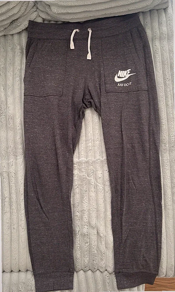 Nike Jogginghose – grau meliert – Größe M – mit Taschen
