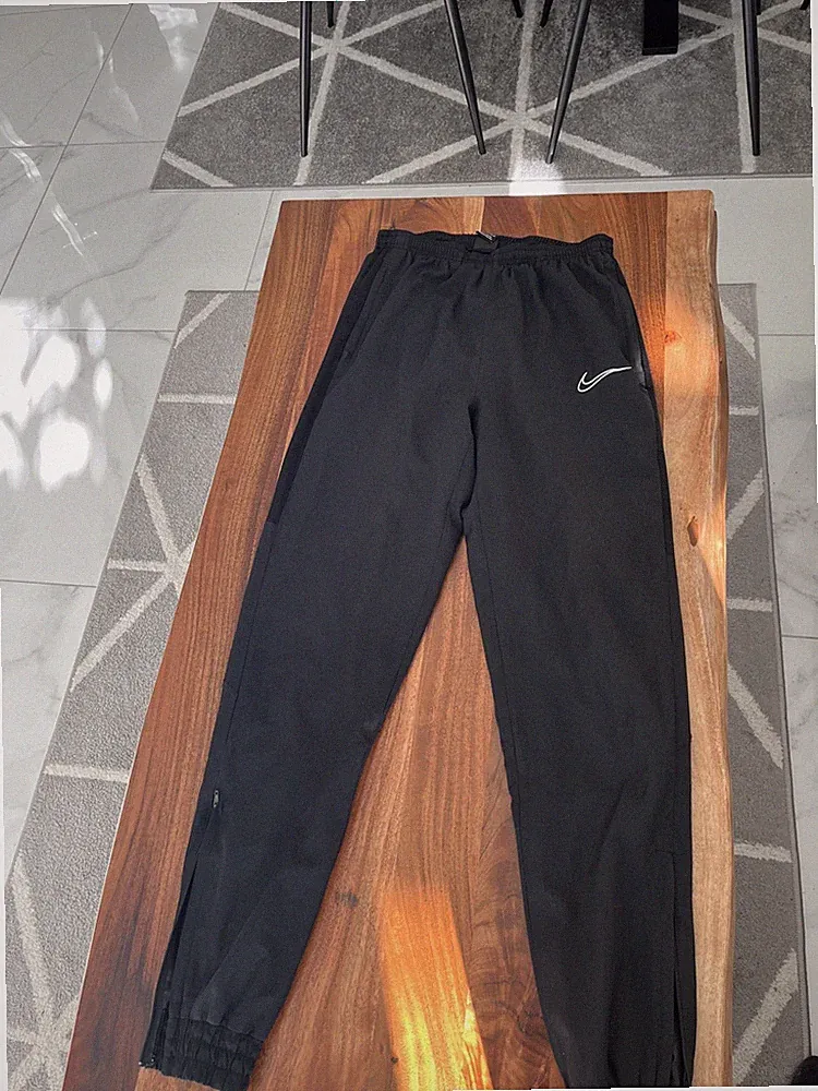 Nike Jogginghose Größe S Farbe Schwarz Sehr Guter Zustand Wie Neu Ohne Etikett
