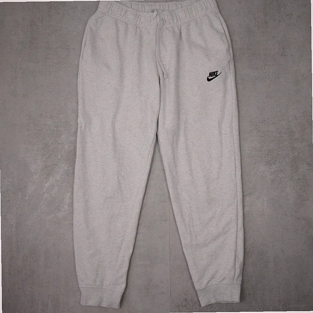 Nike Jogginghose Herren Grau M Regular Fit Sportwear Fleece Tapered Logo