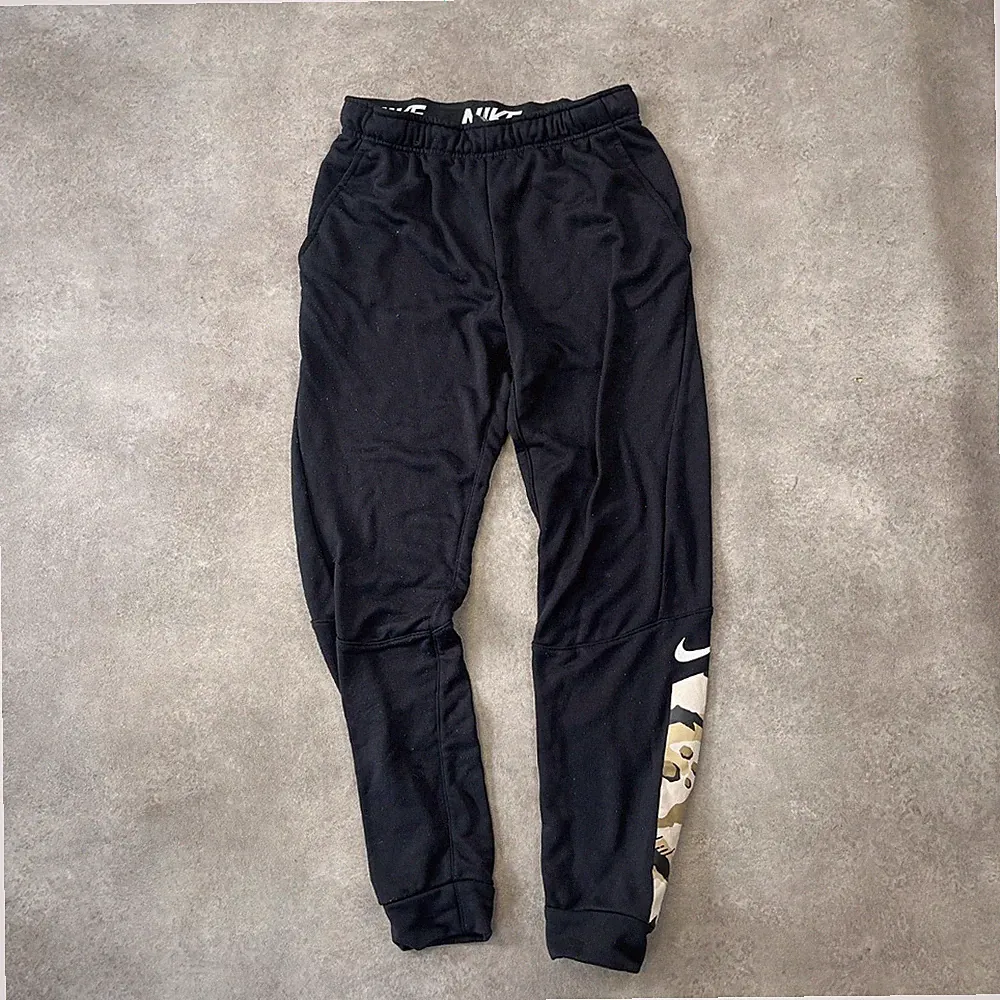 Nike Jogginghose Herren Small Dri-FIT Swoosh Camouflage Sport...