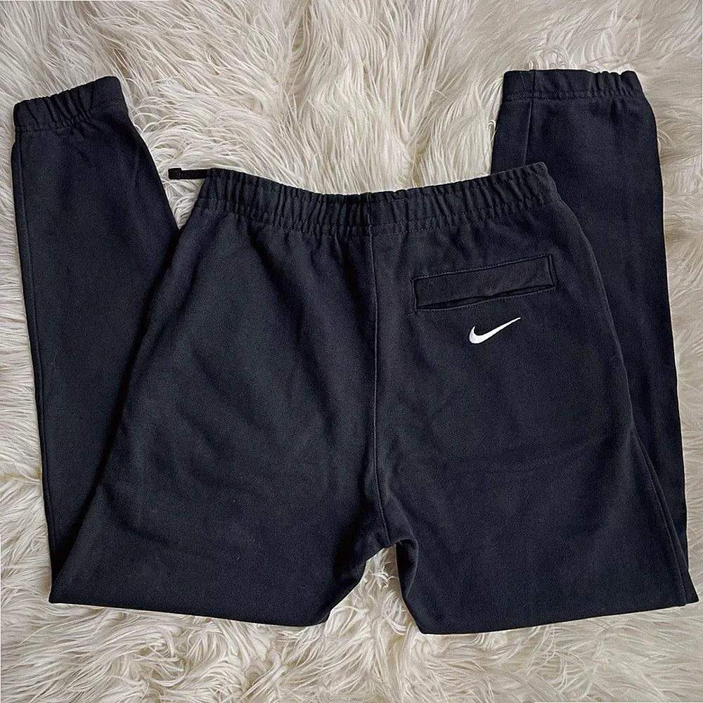 Nike Jogginghose Herren XS Schwarz Grau Standard Fit elastischer Bund Taschen
