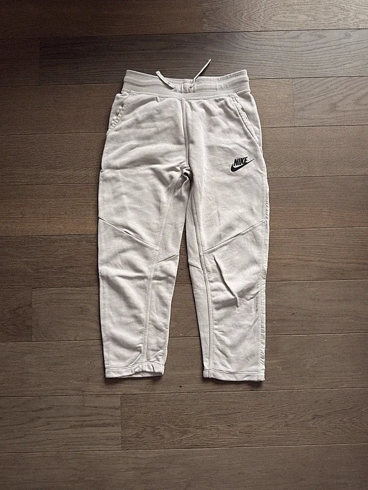 Nike Jogginghose Kinder L 147-158 beige Top Zustand Original