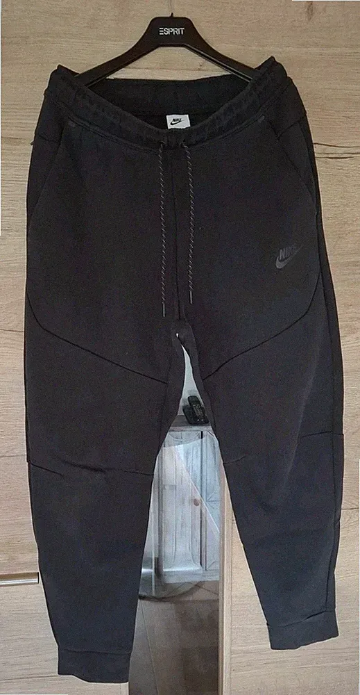 Nike Jogginghose Tech schwarz Gr. M wie neu Herren Trainingshose Sweathose