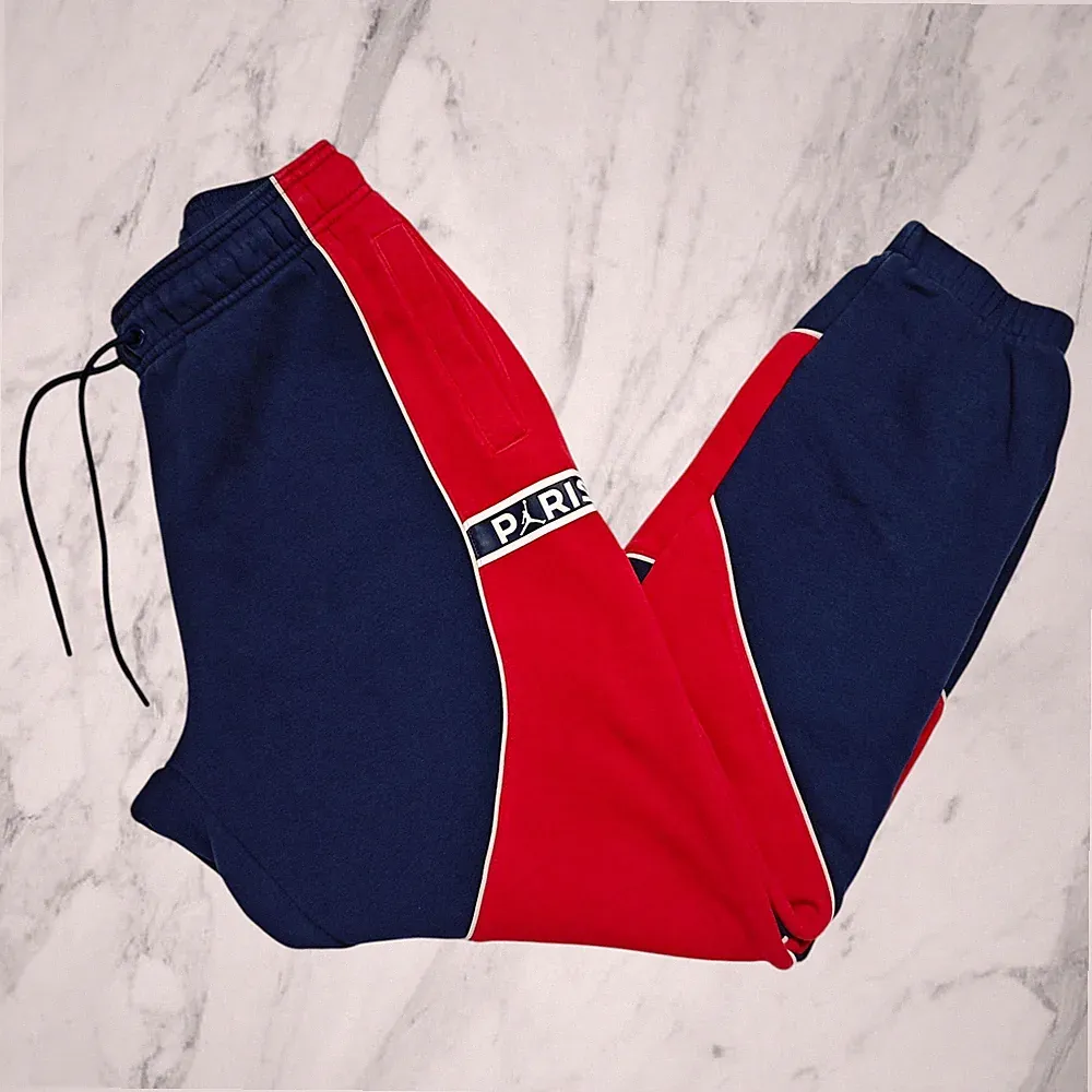 NIKE JORDAN Paris Jogginghose Herren Eccellente Zustand Blau Rot Taschen Größe S