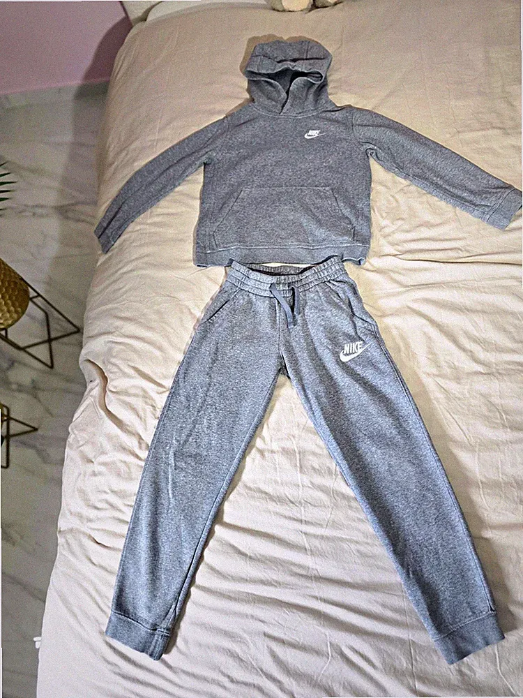 Nike Jungen Jogginganzug 2-teilig Fleece Hoodie & Hose grau Kapuze Gr. S
