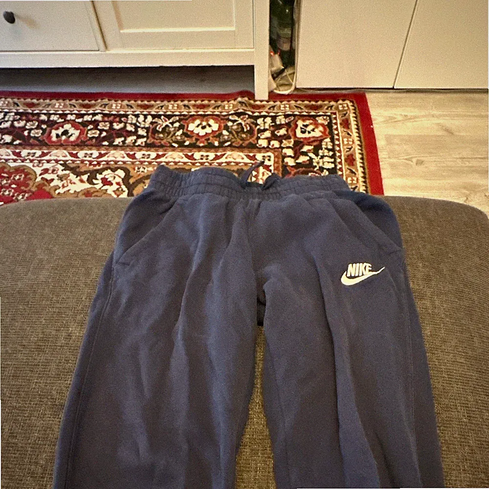 Nike Jungen Jogginghose Blau Gr. S (128–137 cm) elastischer Bund, Binde
