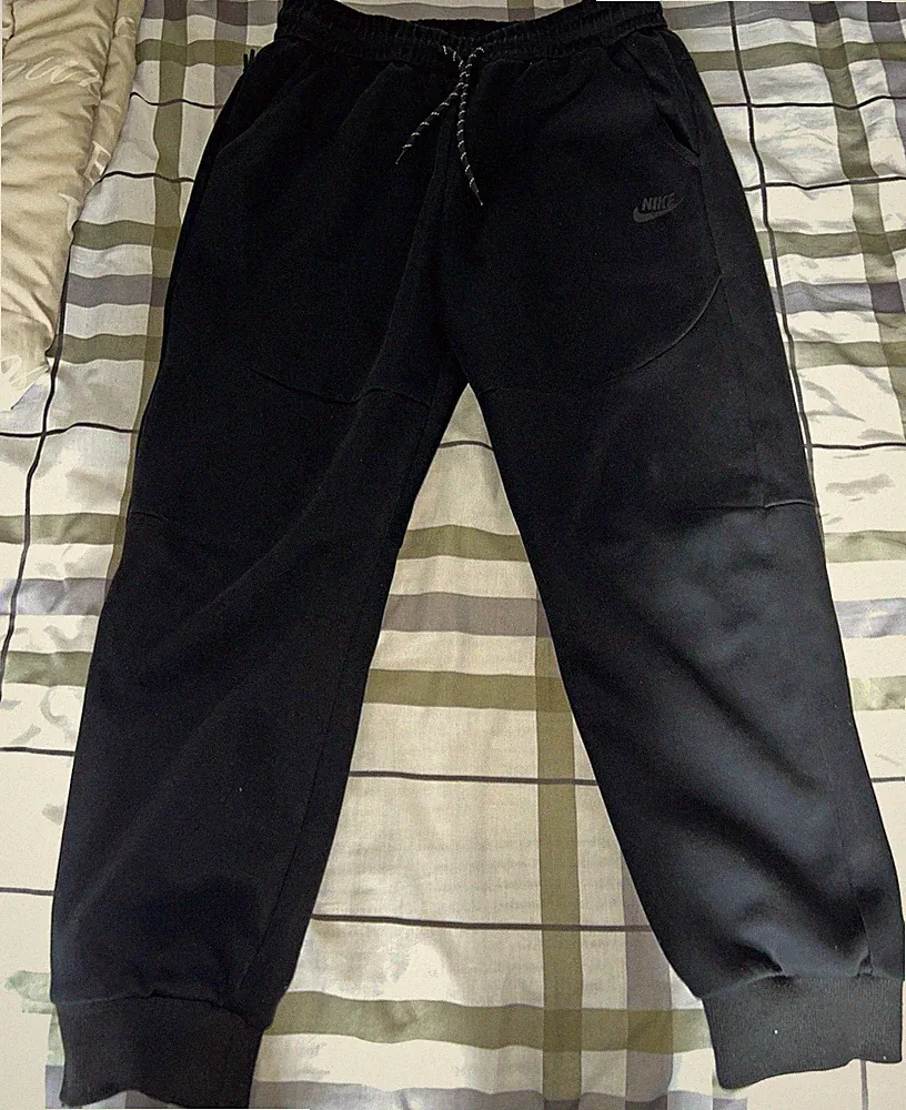 Nike Jungen Jogginghose Sweatpants Schwarz Gr. M Kordelzug elastischer Bund