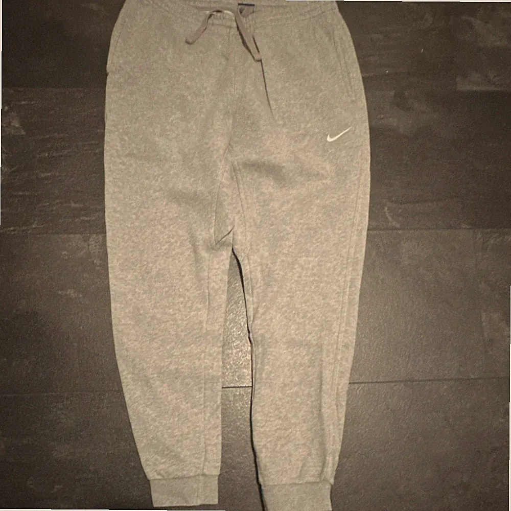 Nike Kinder Jogginghose Grau L Fleece Elastischer Bund Taschen