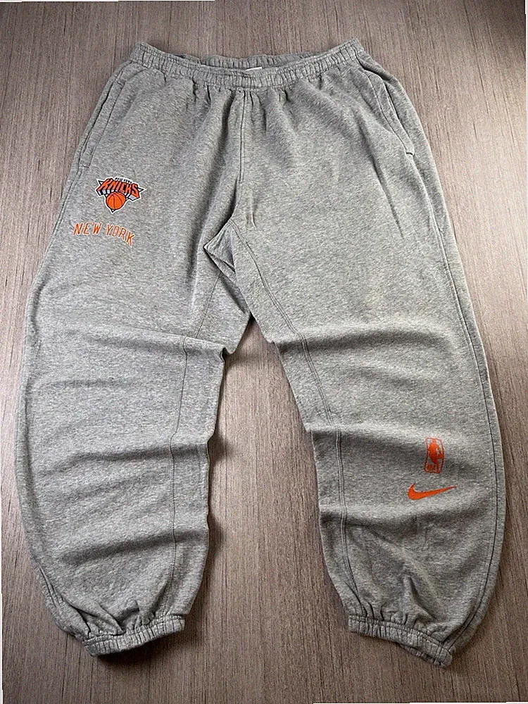 Nike New York Knicks NBA Courtside Fleece Jogginghose Herren Gr. XXL Grau Hose