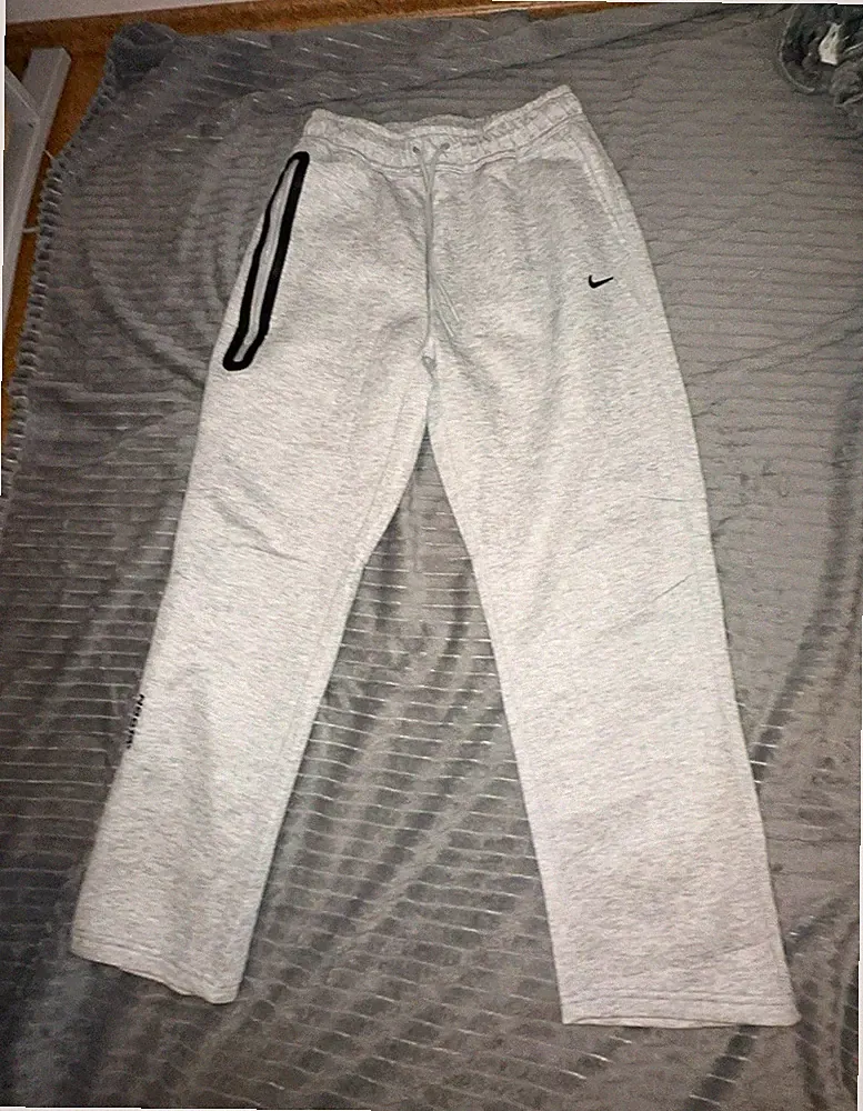 Nike NOCTA Herren Jogginghose Grau Baumwolle elastischer Bund Taschen XL