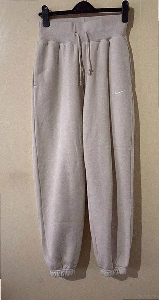 nike pants good condition they have been worn s few times they re very comfy
