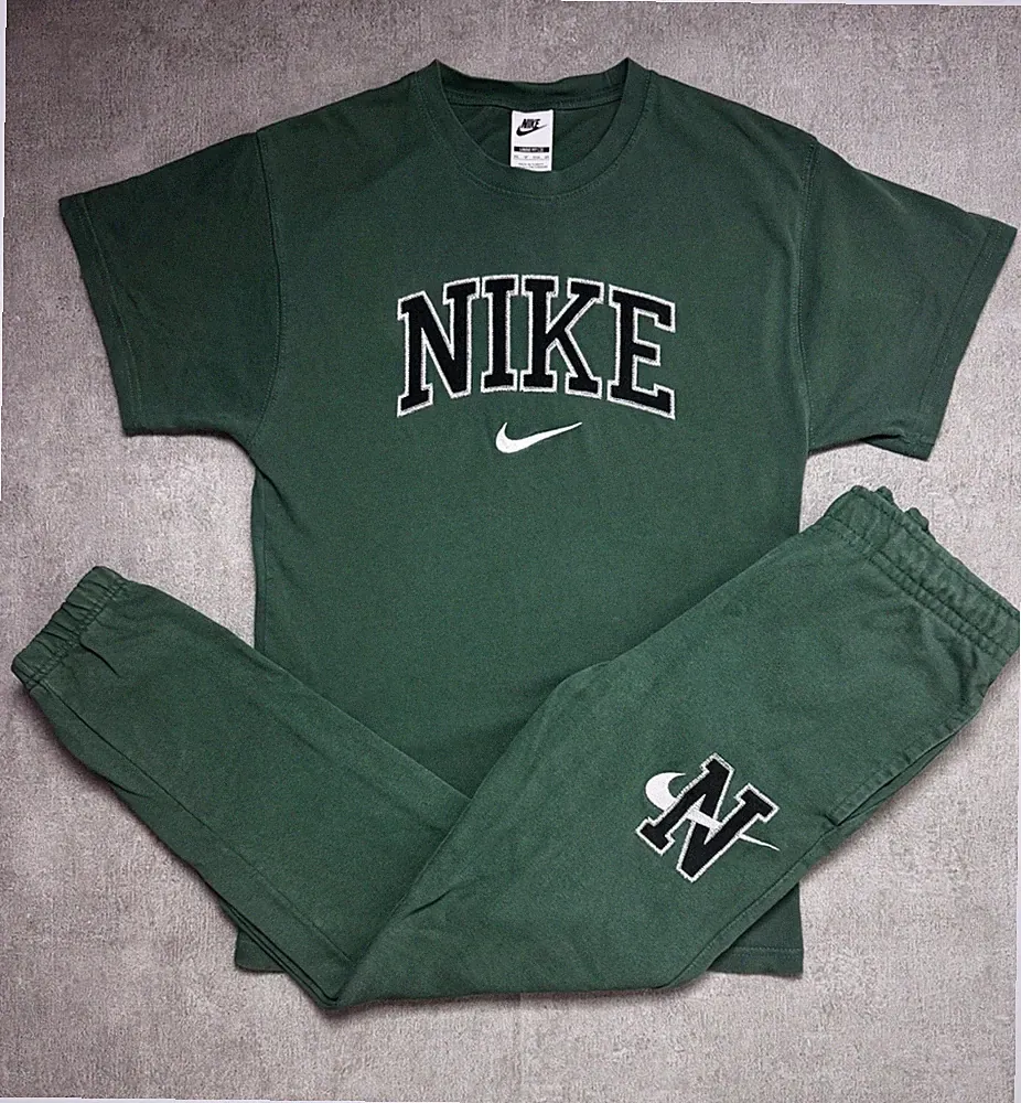 Nike Set T-Shirt Jogginghose Grün XS Loose Fit Oversize Stick Dunkelgrün Vintage