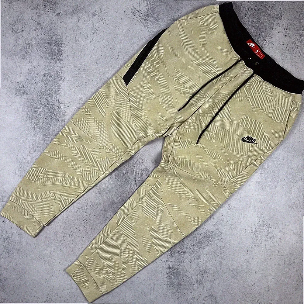 Nike Sportswear Tech Fleece Beige Camouflage Jogginghose Größe Medium Streetwear