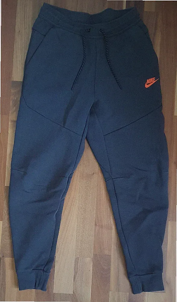 Nike Sportswear Tech Fleece/hose/jeans Schwarz/Dark Smoke Grey-adidas, Größe S