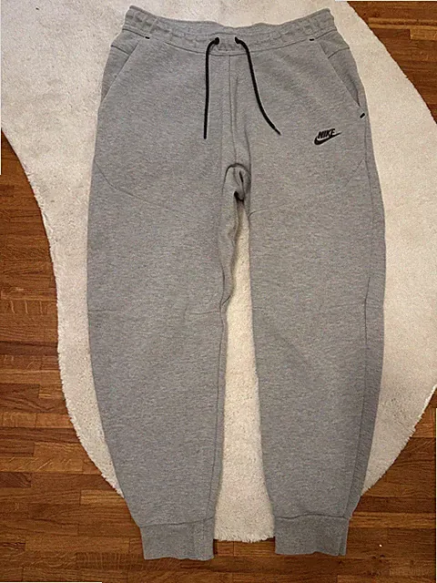 Nike Tech Fleece Hose Grau Größe M, sehr guter Zustand